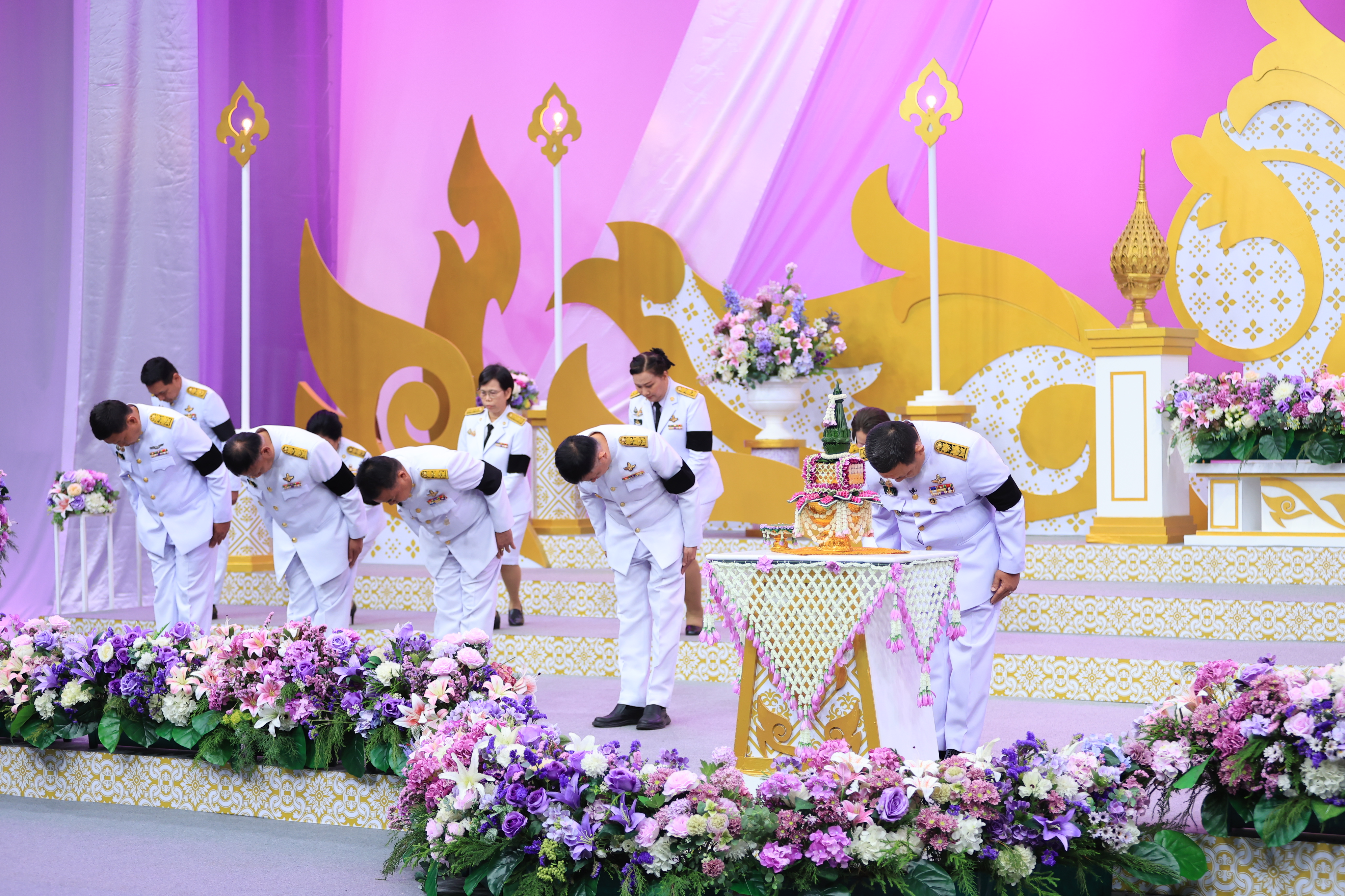 title - คณะผู้บริหาร ส.ป.ก. บันทึกเทปถวายพระพรชัยมงคล สมเด็จพระนางเจ้าสุทิดา พัชรสุธาพิมลลักษณ พระบรมราชินี เนื่องในโอกาสวันเฉลิมพระชนมพรรษา 48 พรรษา